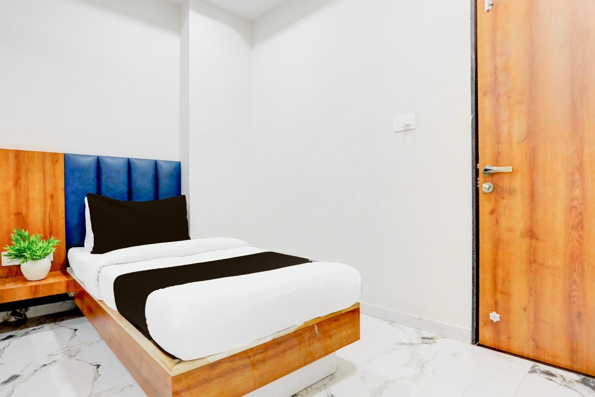 Super Townhouse Ambaji Formerly Hotel Kardhar Inn Exterior photo