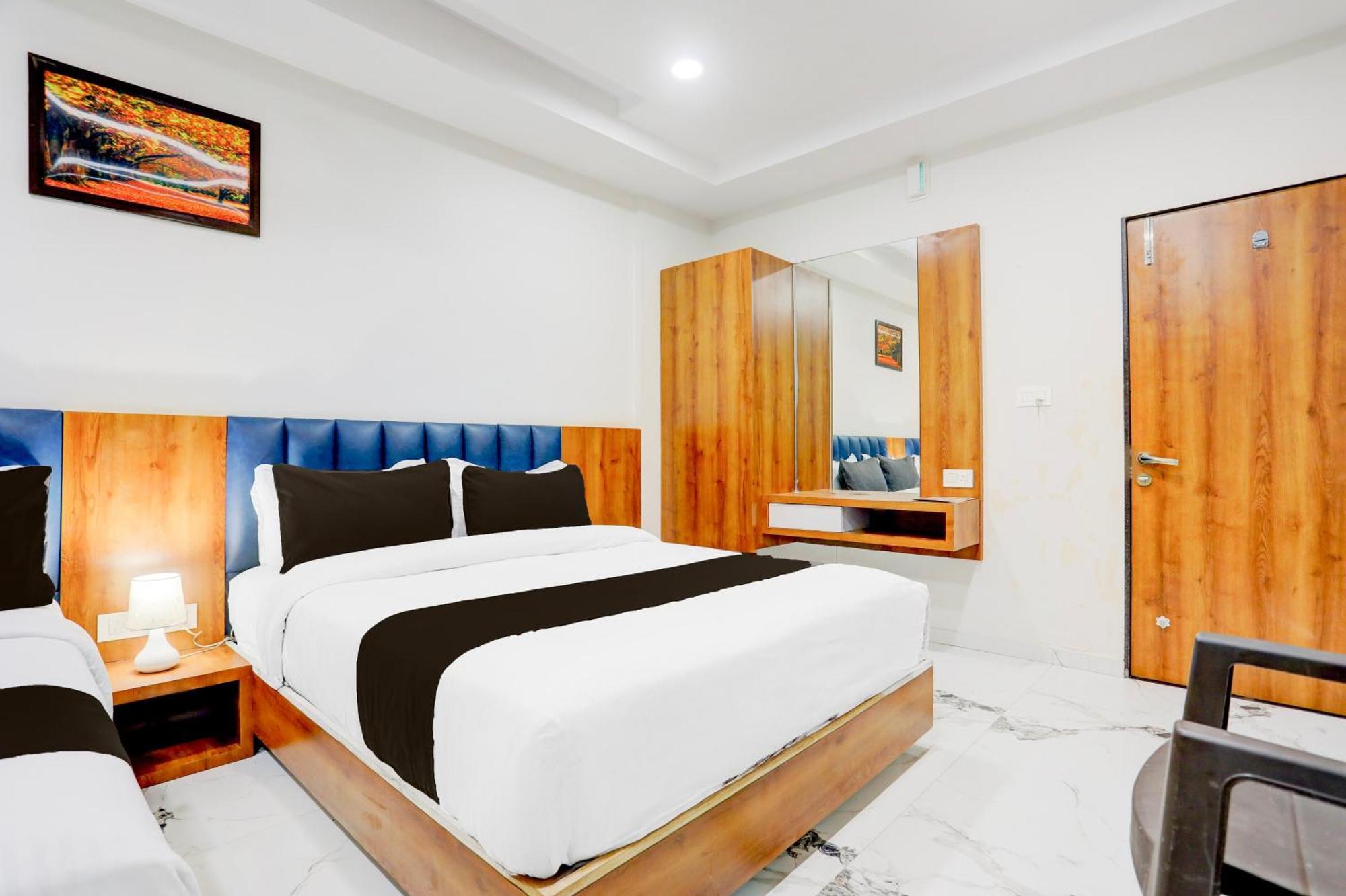 Super Townhouse Ambaji Formerly Hotel Kardhar Inn Exterior photo