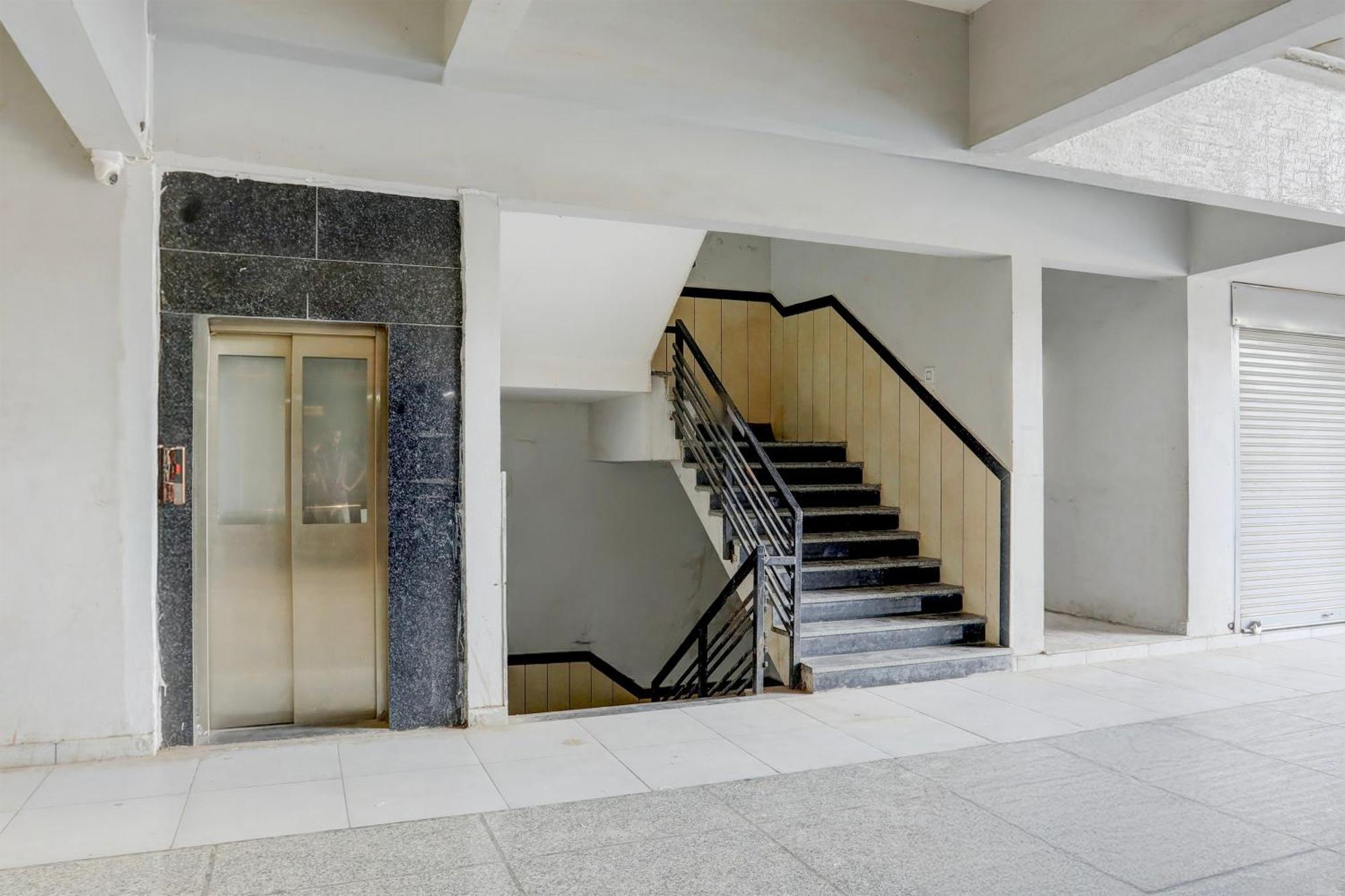 Super Townhouse Ambaji Formerly Hotel Kardhar Inn Exterior photo
