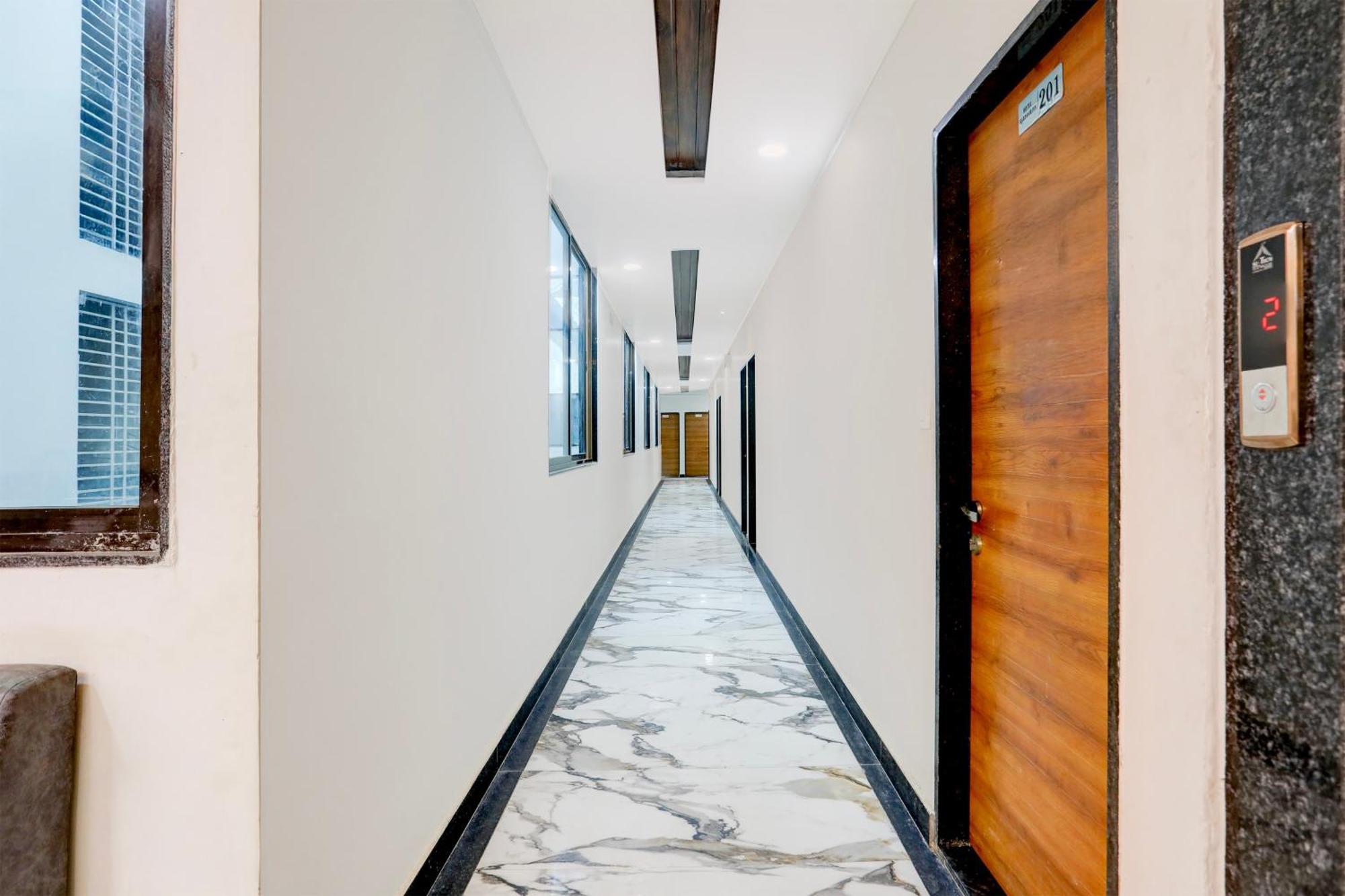 Super Townhouse Ambaji Formerly Hotel Kardhar Inn Exterior photo