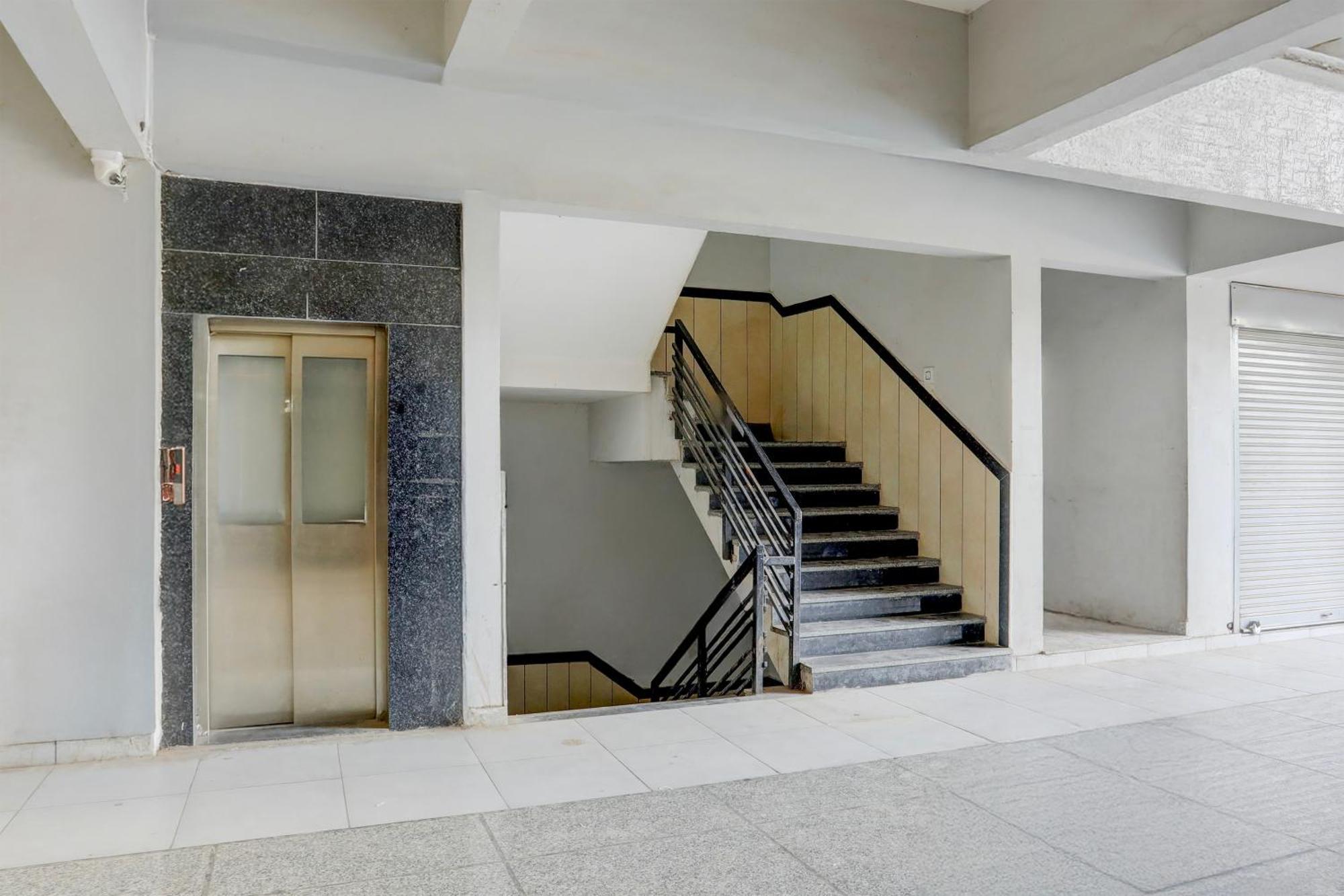 Super Townhouse Ambaji Formerly Hotel Kardhar Inn Exterior photo