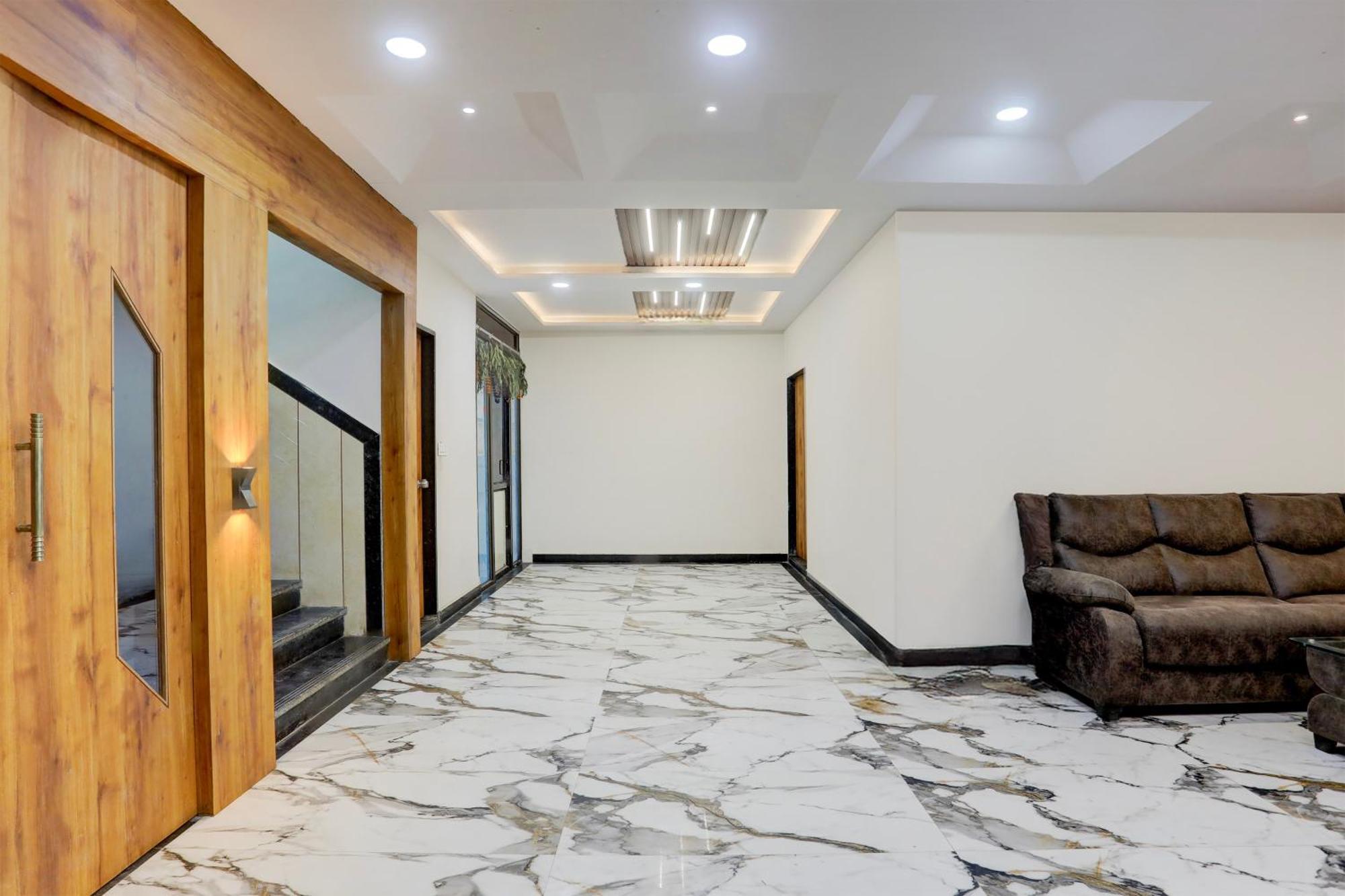 Super Townhouse Ambaji Formerly Hotel Kardhar Inn Exterior photo